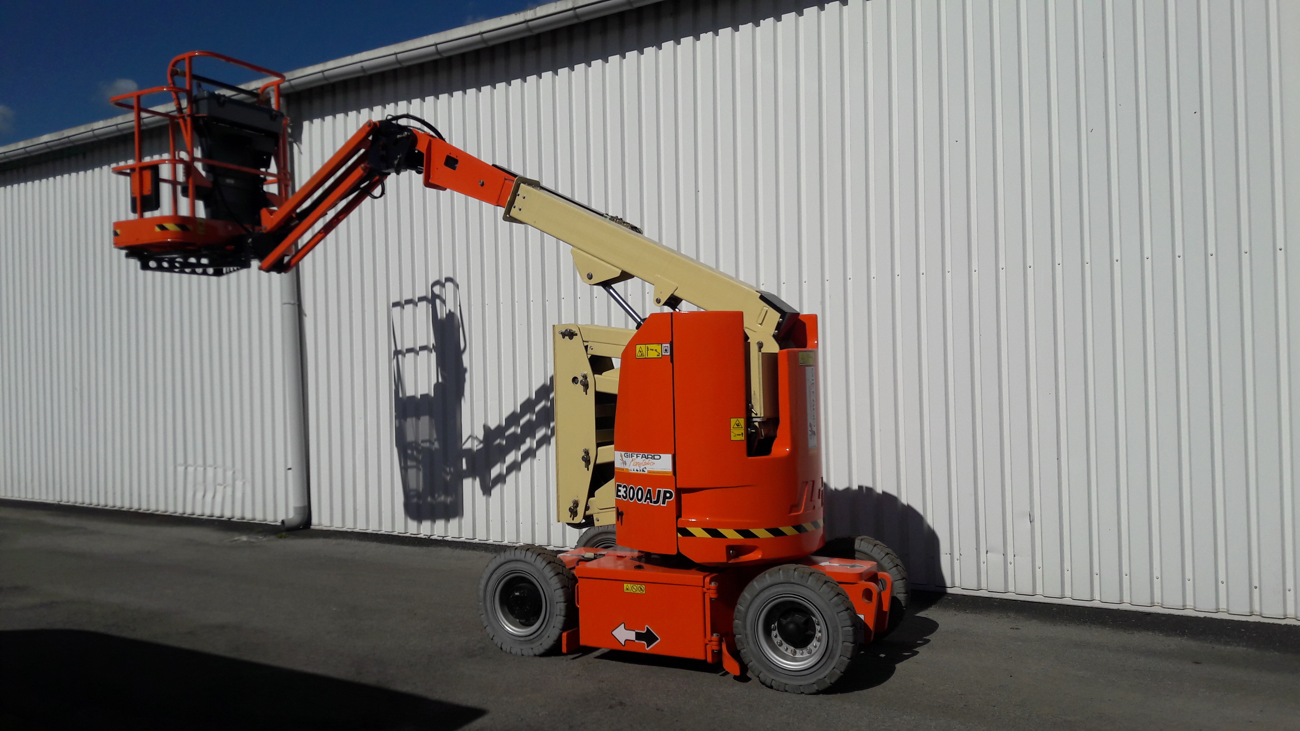 Nacelle à bras articulé Electrique E300AJP 97175